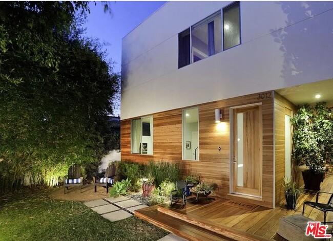 Building Photo - 3012 Yale Ave