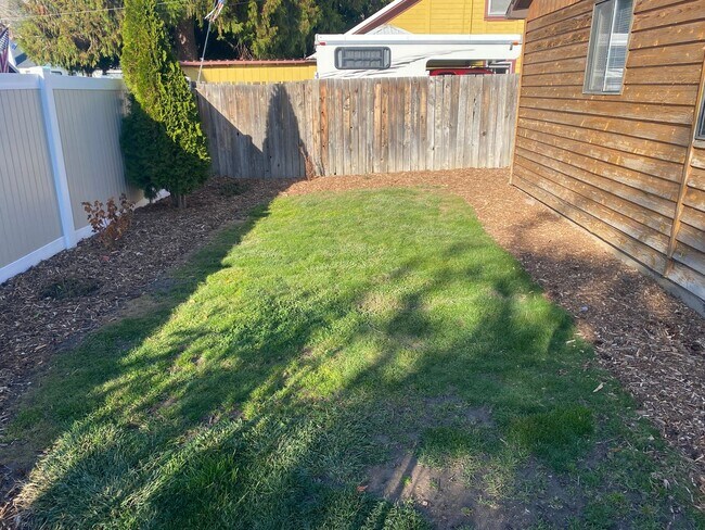 Foto del edificio - 523- 525  Markeson St