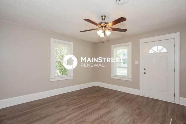 Foto del edificio - 3 Bedroom Pet-Friendly Home in Charlotte, NC with Main Street Renewal