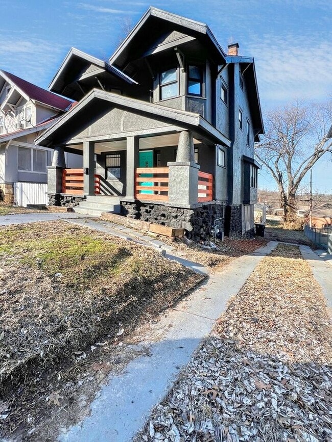 Building Photo - Spacious & Charming 5-Bedroom Home with Mo...