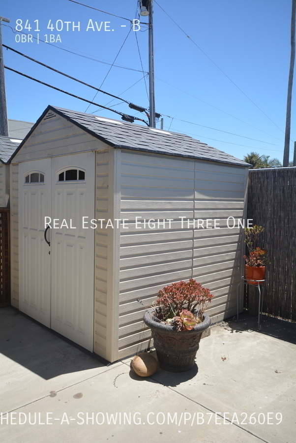 Building Photo - Pleasure Point Studio