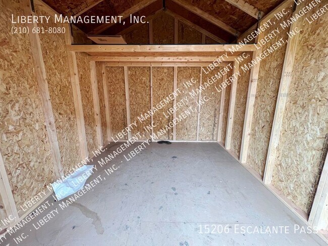 Building Photo - 5 Bedroom 2.5 Bath 2544 sq ft Home on a Gr...