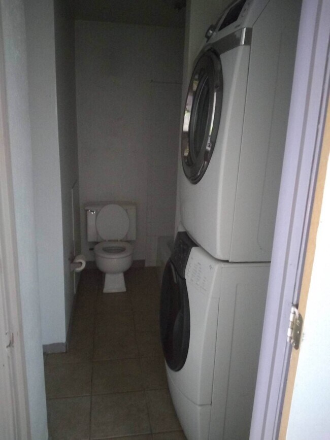 Foto del edificio - 406 E Poos Dr