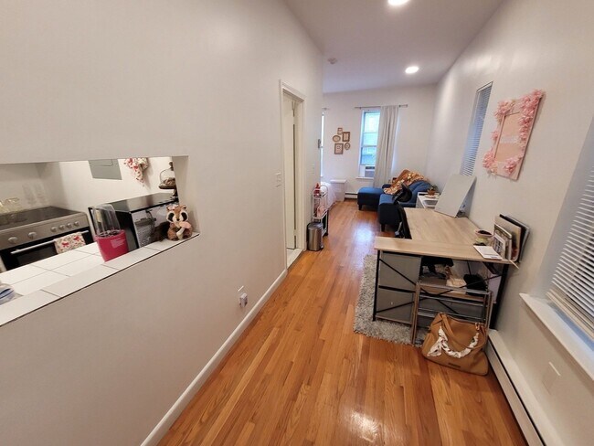 Building Photo - 11 Follen St