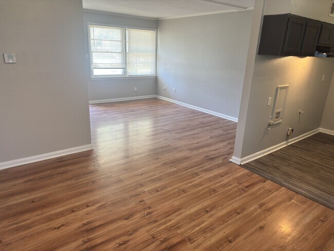 Foto del edificio - 4742 Violet Ave