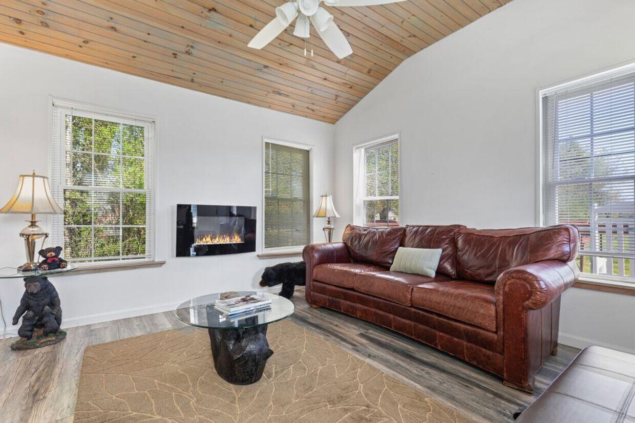Foto principal - 1308 Fredrick Ln