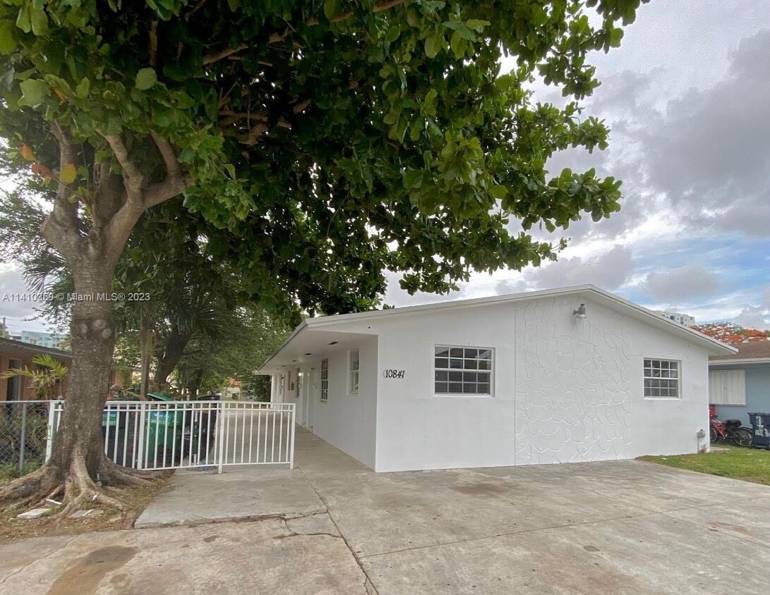 Primary Photo - 10841 SW 7th St