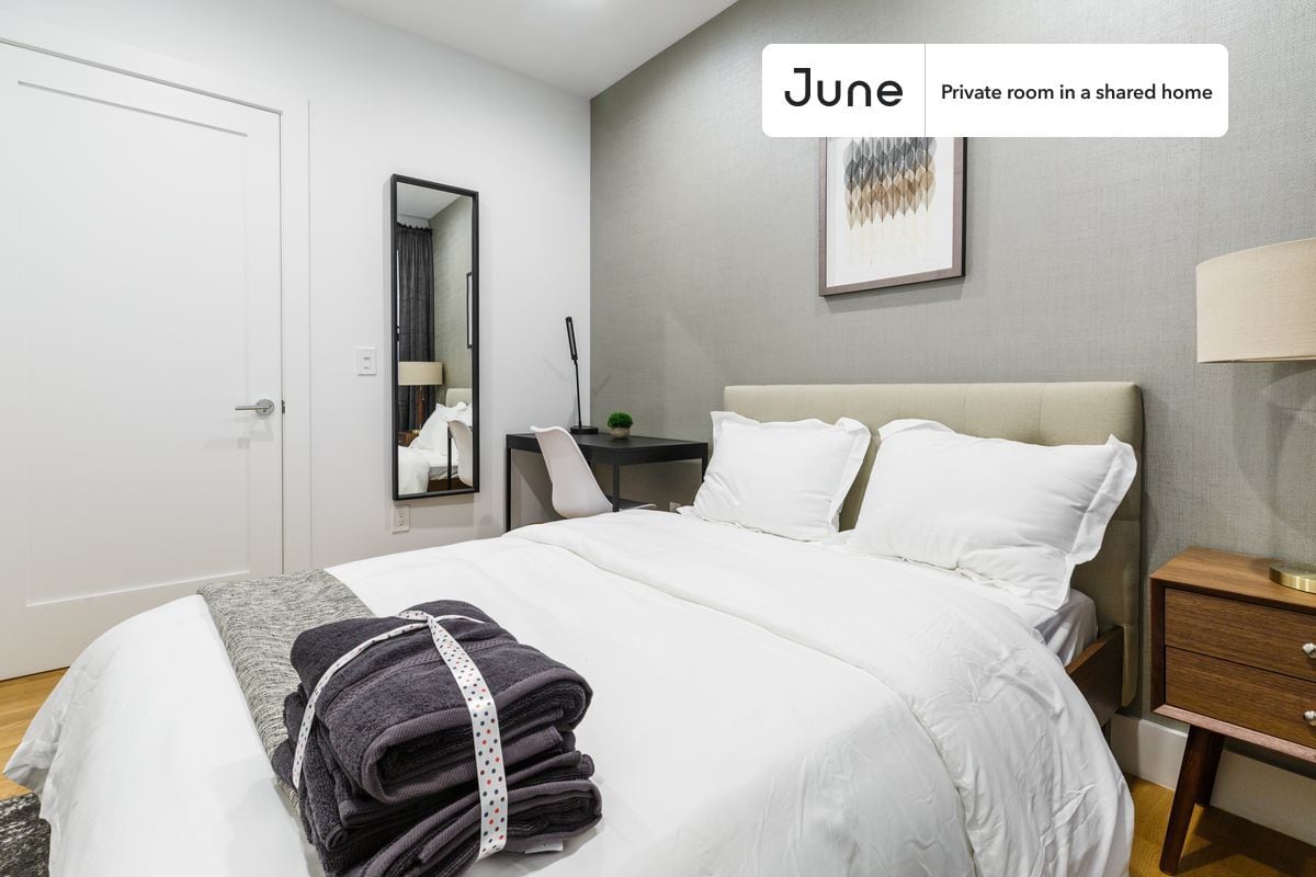 Room in Shared 4 bed/1.5 bath home - Room in Shared 4 bed/1.5 bath home