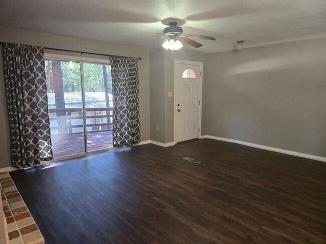 Building Photo - Single Level Three Bedroom Home with Bonus...