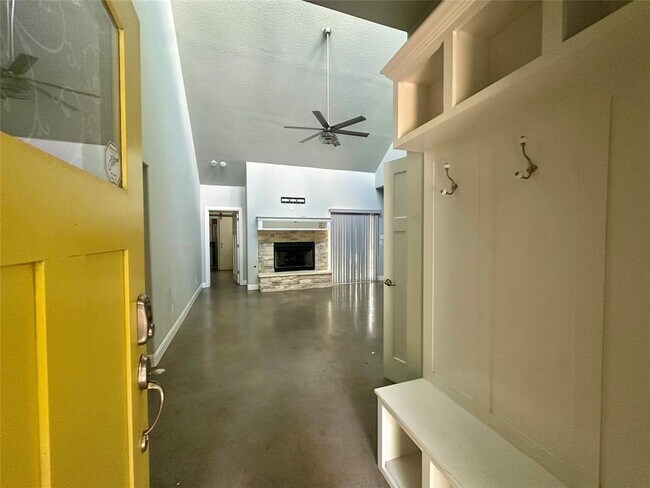 Building Photo - 210 Arbor Hill Way