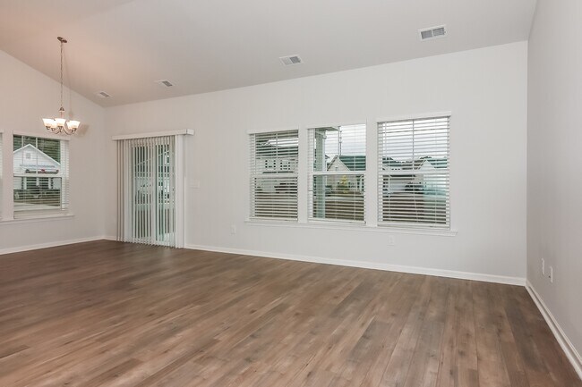 Foto del edificio - 476 Craigflower Ct