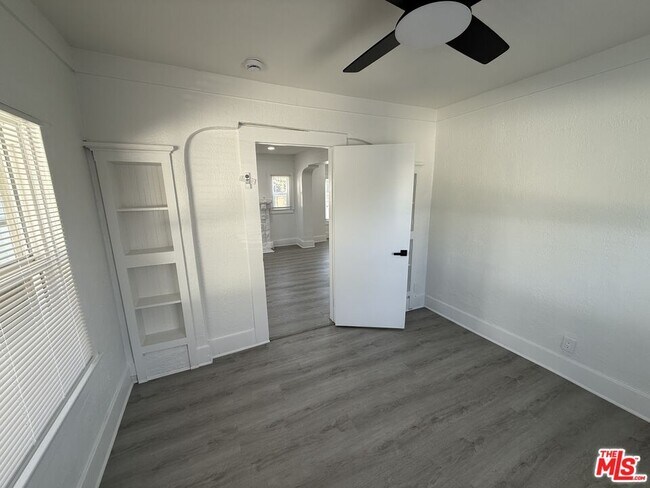Foto del edificio - 1458 W 36th St