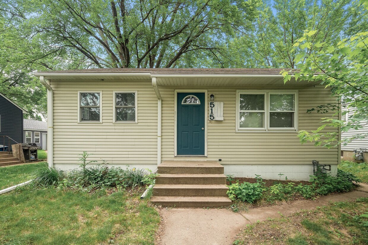 Foto principal - Gorgeous 4BR/2BA Home with Finished Lower ...