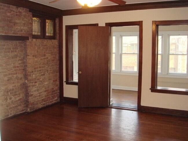 Building Photo - 623 W Buckingham Pl