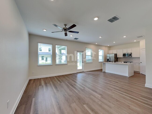 Building Photo - 5950 Pinewood Ests Dr