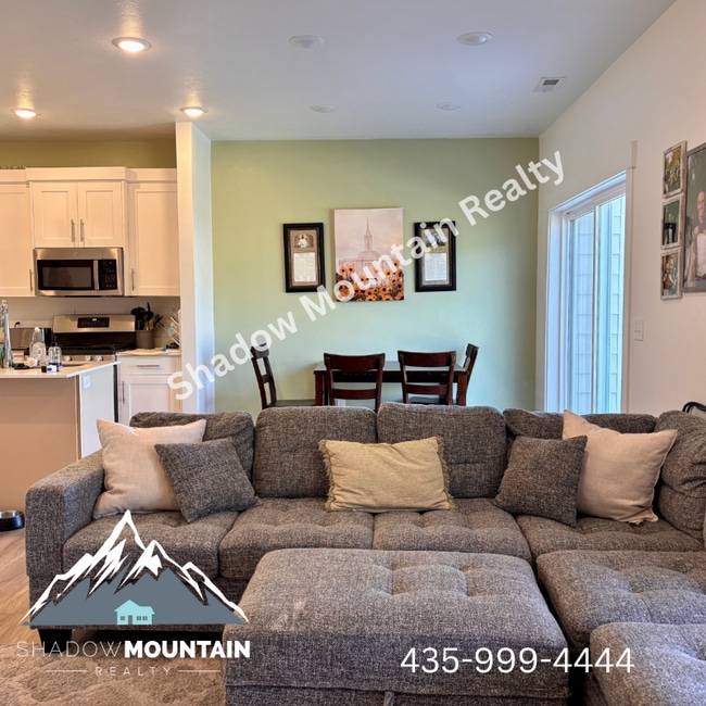Building Photo - 3136 S 400 W