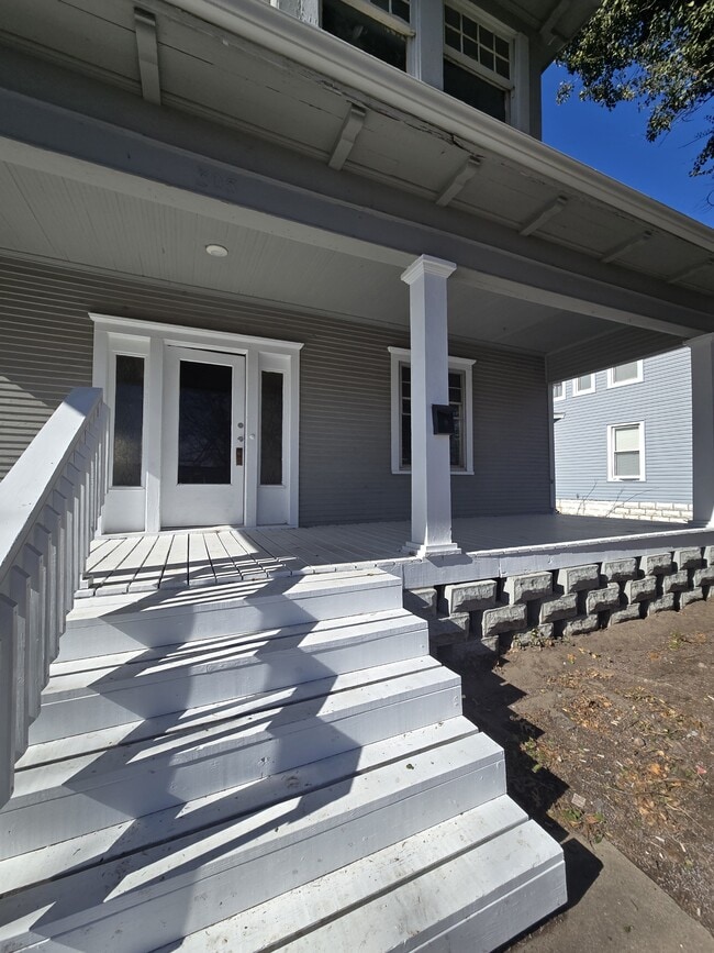 Building Photo - 905 N Pennsylvania Ave