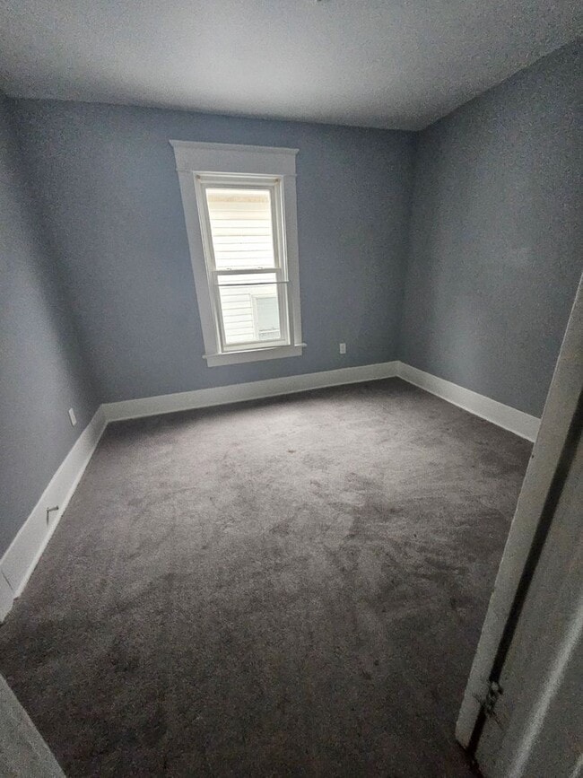 Building Photo - 1123 E 24th St