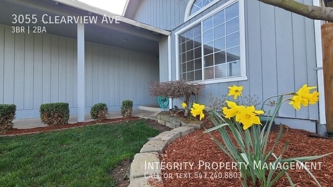 Building Photo - 3055 Clearview Ave