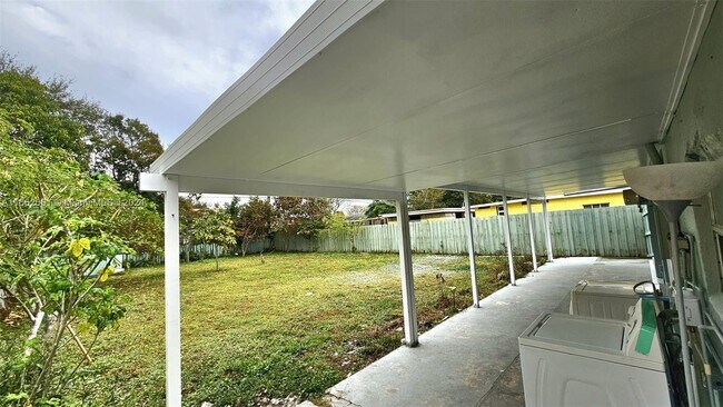 Foto del edificio - 123 SW 68th Ave