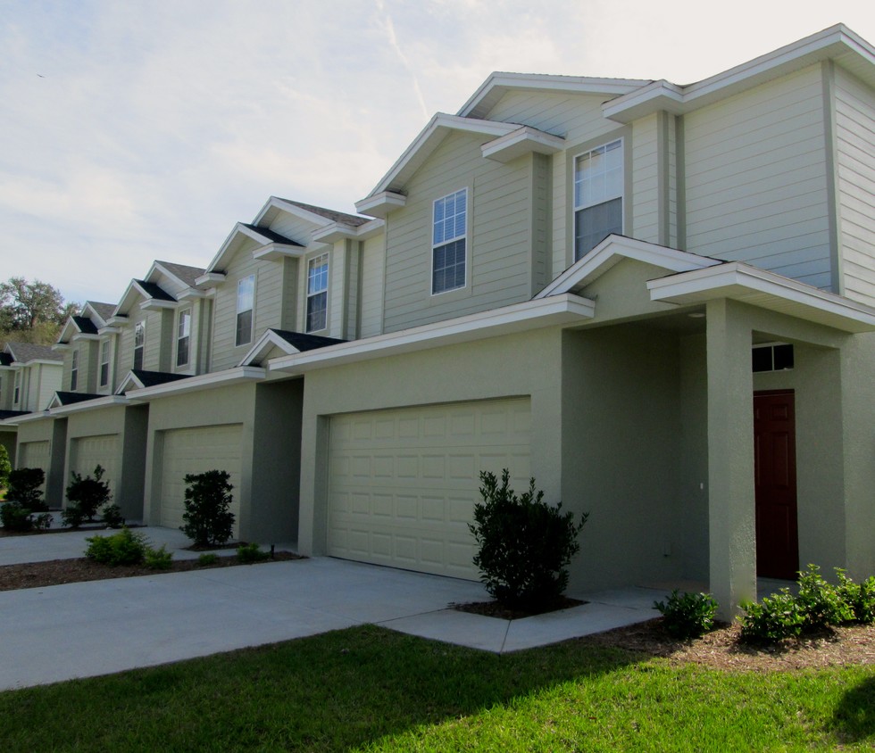 Front Elevation - 2008 Sophia Pl