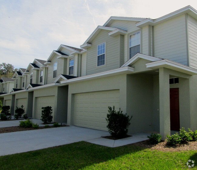 Front Elevation - 2008 Sophia Pl