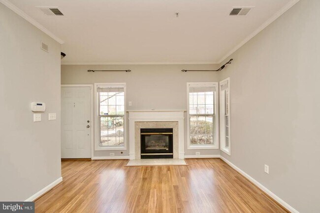 Foto del edificio - 2324 Henshaw Pl