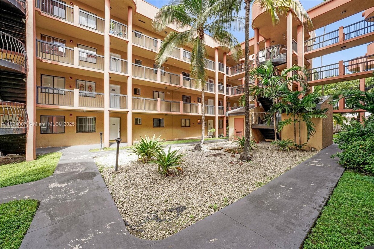 Foto principal - 5490 W 21st Ct