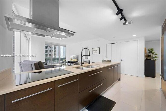 Foto del edificio - 495 Brickell Ave