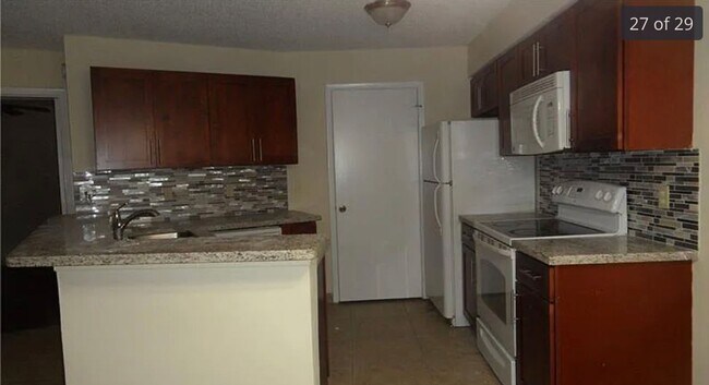 Spacious 2/2 Available for Move-In 9/1 - Spacious 2/2 Available for Move-In 9/1 Apartment