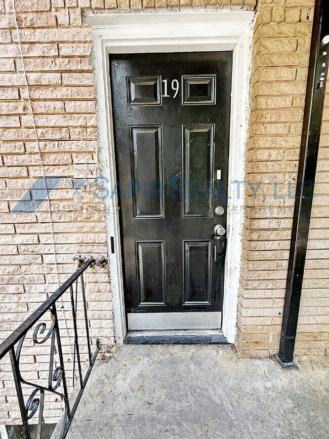 Building Photo - 3300 College St