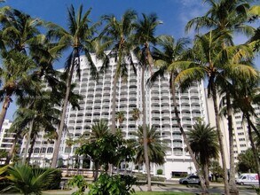 Building Photo - 5401 Collins Ave