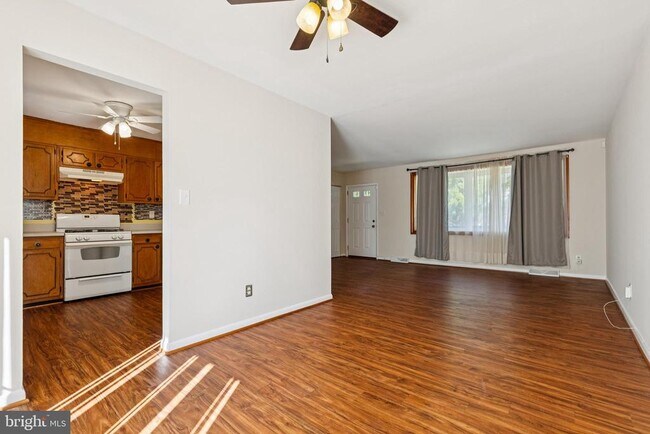 Building Photo - 3201 Marquis Dr