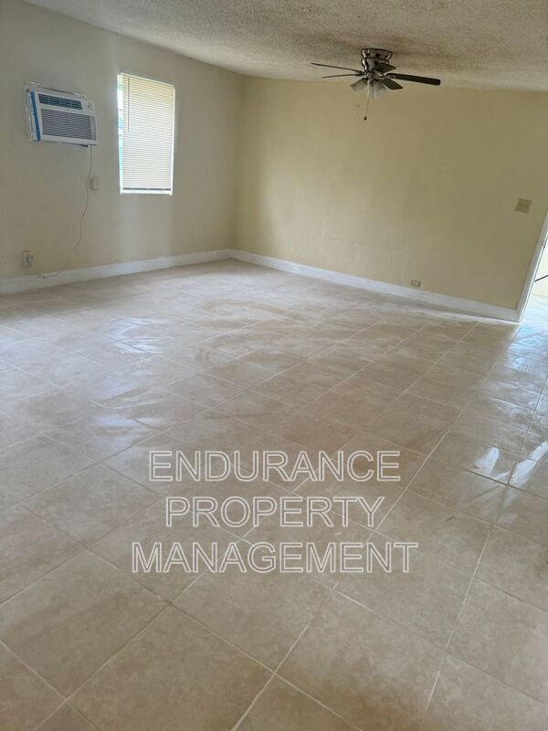 Foto del edificio - 1125 W 28th St