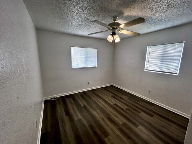 Foto del edificio - 1111 12th Ave S