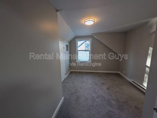 Building Photo - 1093 Breen St