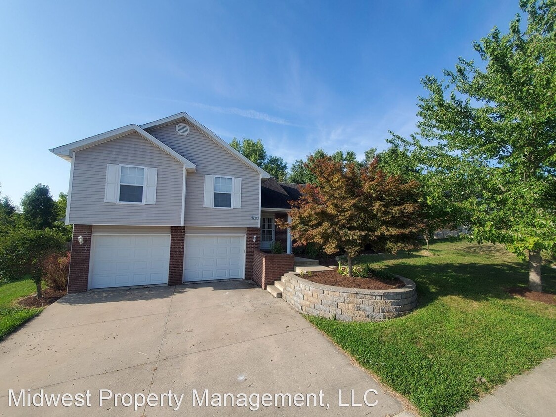 3 br, 2.5 bath House 1500 Sir Barton Dr House Rental in Columbia, MO