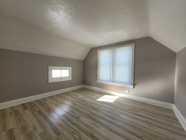 Building Photo - 1281 S Monroe Ave