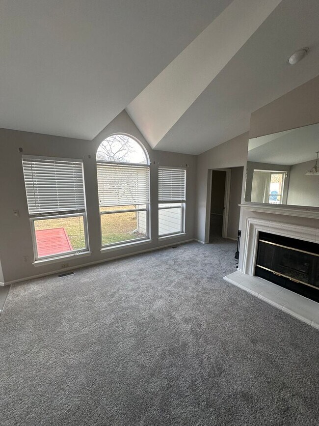 Foto del edificio - 16944 Hickory Crest Dr