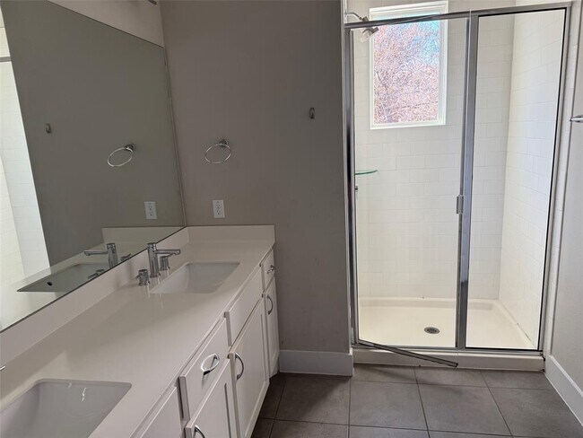 Foto del edificio - 3108 E 51st St