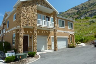 Building Photo - 1043 Canyon Meadow Dr