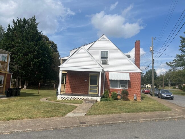Building Photo - 428 Benson St