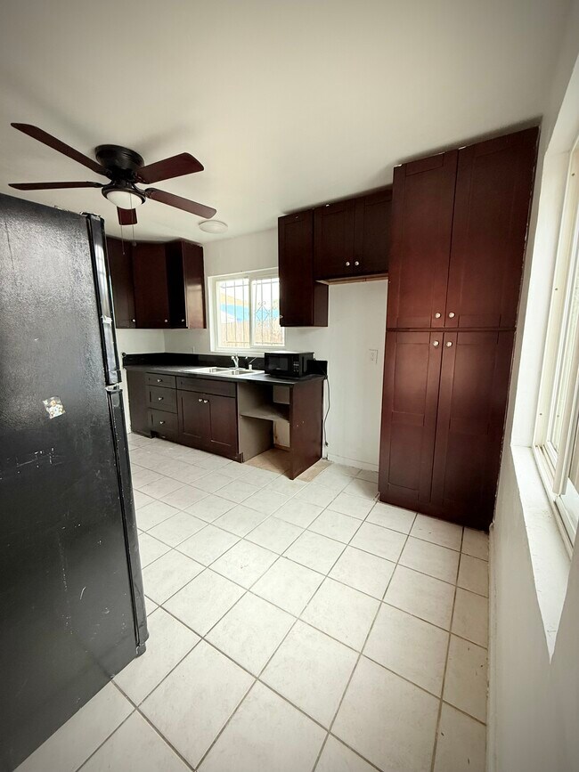 Foto del edificio - 5443 Imperial Ave