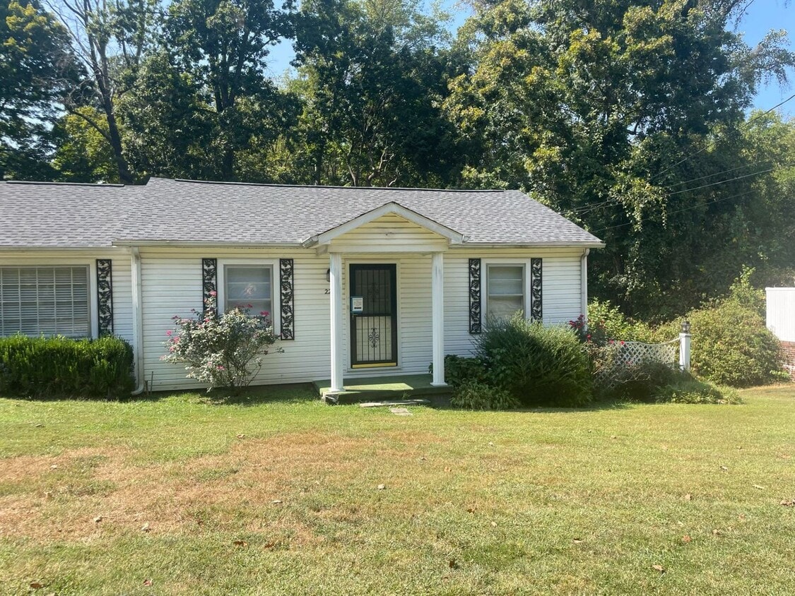 Building Photo - 3 Bedroom Home For Rent Near Exit 4!