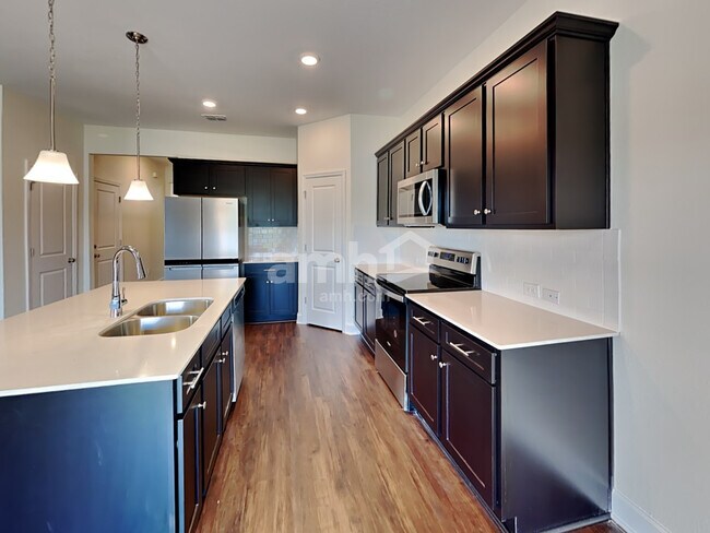 Building Photo - 33843 Thyme Dr