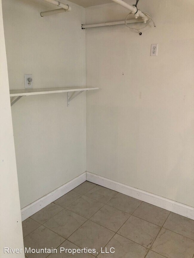 Building Photo - 2 br, 1 bath House - 509 B Southgate Dr.