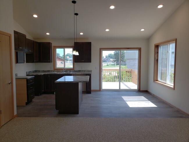Foto del edificio - 711 Waters Edge Ct