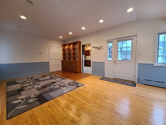 Foto del edificio - 566 N Shore Dr