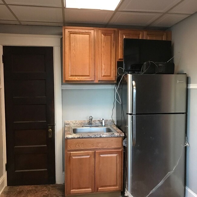 Foto del edificio - 3 br, 1 bath House - 975 WAYNE AVENUE