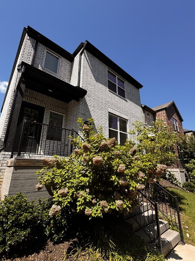 Foto del edificio - 2375 E Amherst Aly